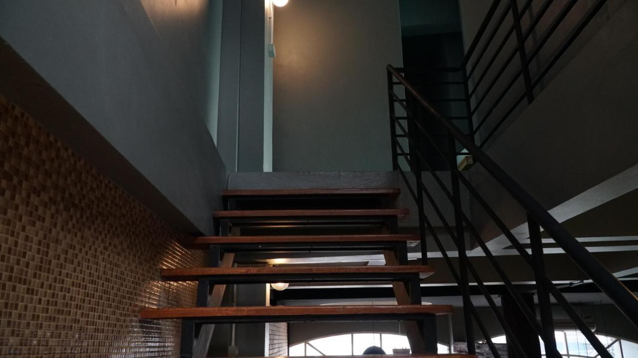 Nara Cafe And Hostel Bangkok Exterior foto