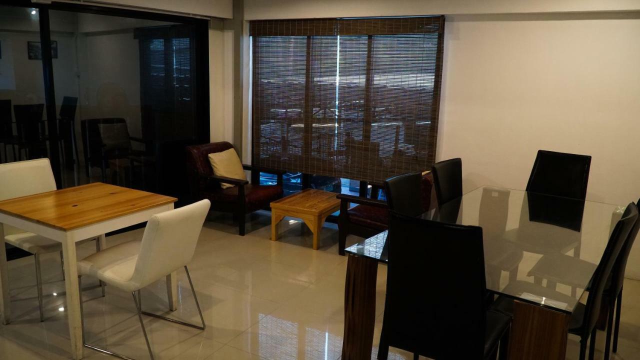 Nara Cafe And Hostel Bangkok Exterior foto