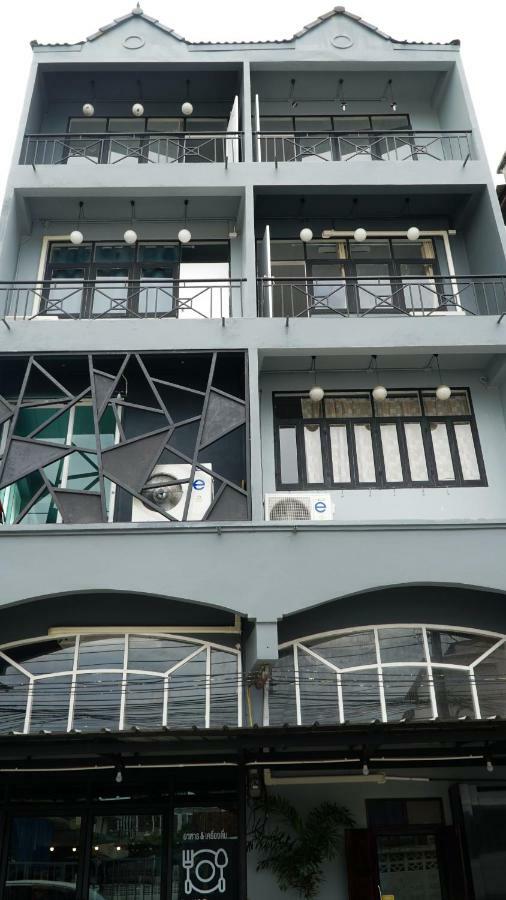Nara Cafe And Hostel Bangkok Exterior foto